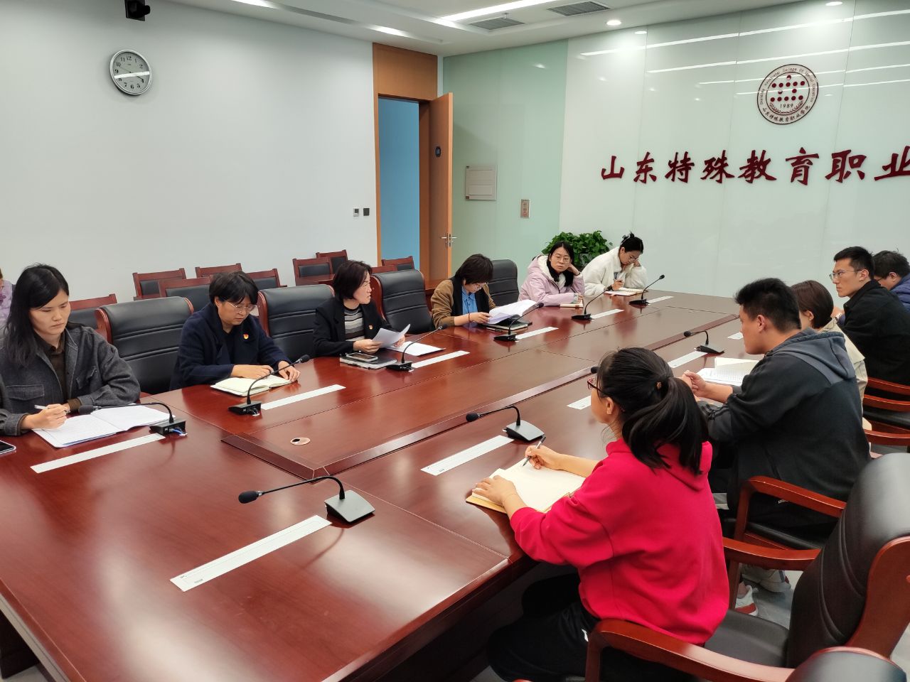 沐鸣时尚文化周工作筹备会暨第十七届“ 笑妍·思宝特杯”山东省大学生纺织服装科创大赛决赛预备会议顺利举行